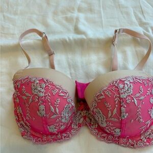 Victoria's Secret Pink and Cream Lace Bra.   (23)